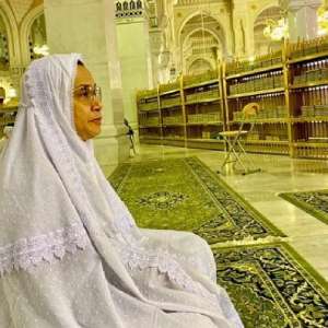 Sri Mulyani laksanakan ibadah umrah.