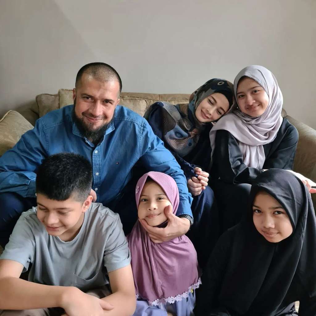 Potret Jihan Fahira bareng keluarga