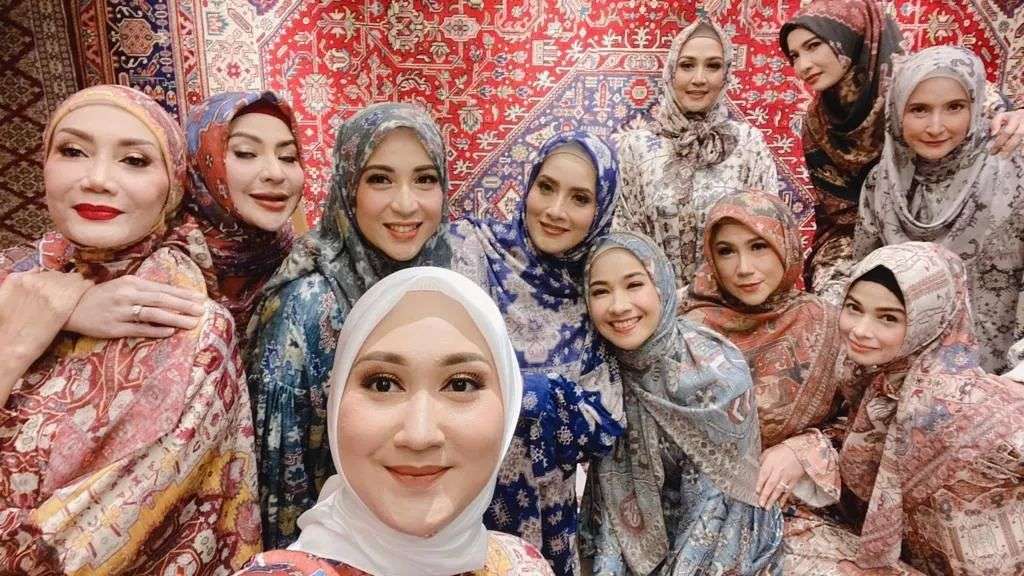 Potret Jihan Fahira bareng rekan artis
