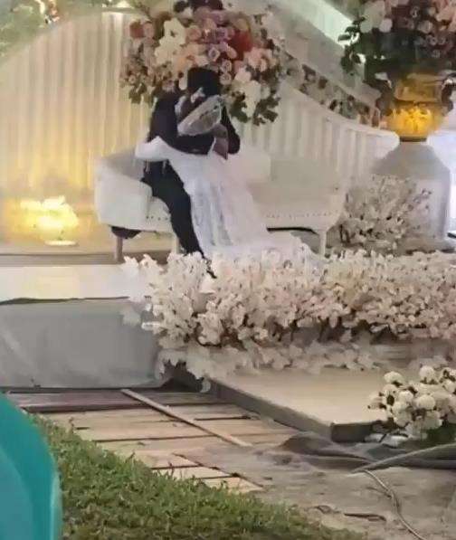 Pertama kali dapat pelukan hangat dari ayah, pengantin perempuan pingsan.