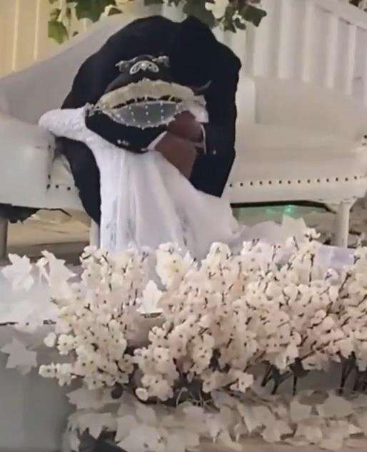 Pertama kali dapat pelukan hangat dari ayah, pengantin perempuan pingsan.