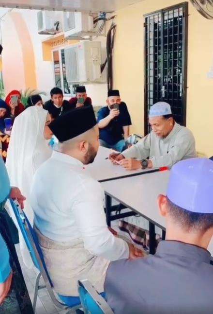 Pengantin pria salah sebut jumlah maskawin, auto tepuk jidat.