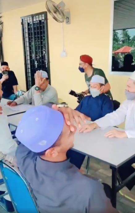 Pengantin pria salah sebut jumlah maskawin, auto tepuk jidat.