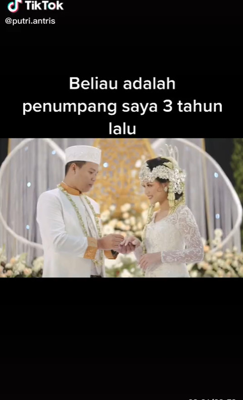 Pramugari menikah dengan penumpang