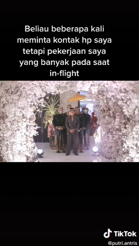 Pramugari menikah dengan penumpang