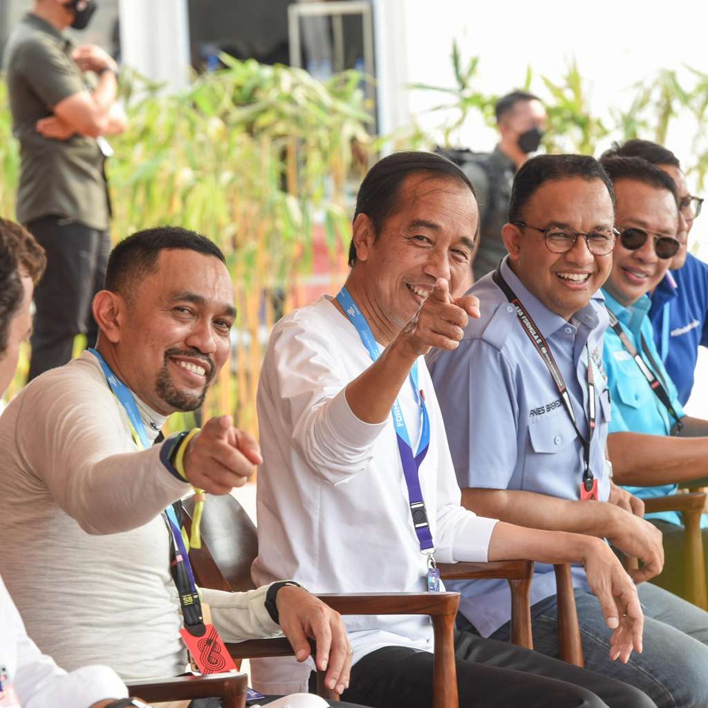 Ahmad Sahroni (kiri) dan Presiden Jokowi