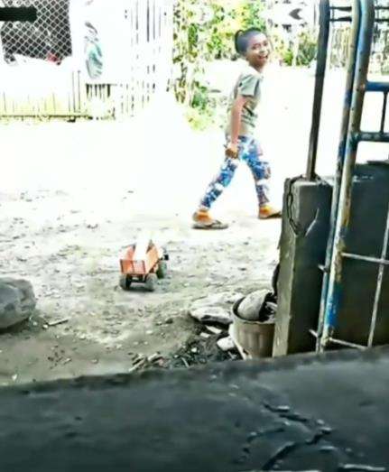 Mau prank bocah, penjual es batu malah kena prank balik.