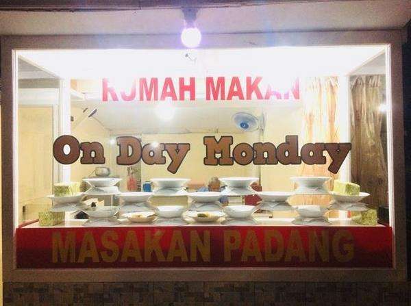 Nama rumah makan nasi padang yang nyeleneh