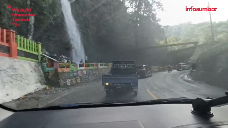 Air Terjun Lembah Anai meluap