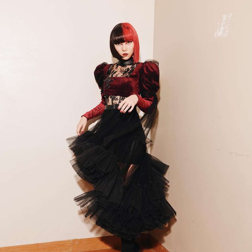 Instagram @isyanasarasvati