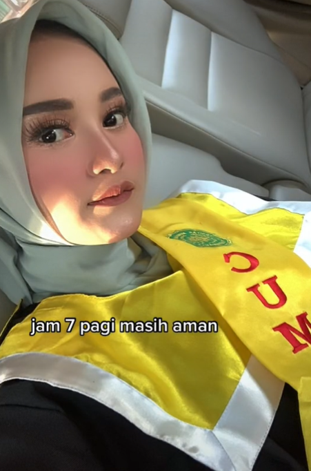 TikToker Gagal Foto Wisuda Gara-gara Makeup Hancur
