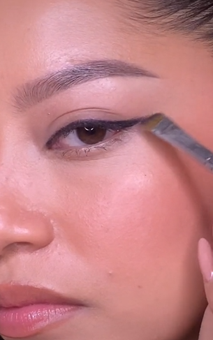 Membuat Eyeliner