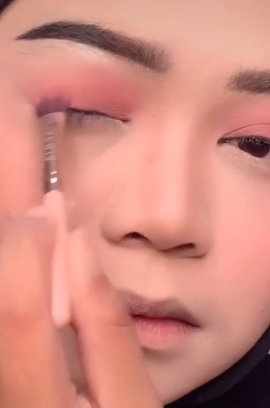 Memakai Eyeshadow