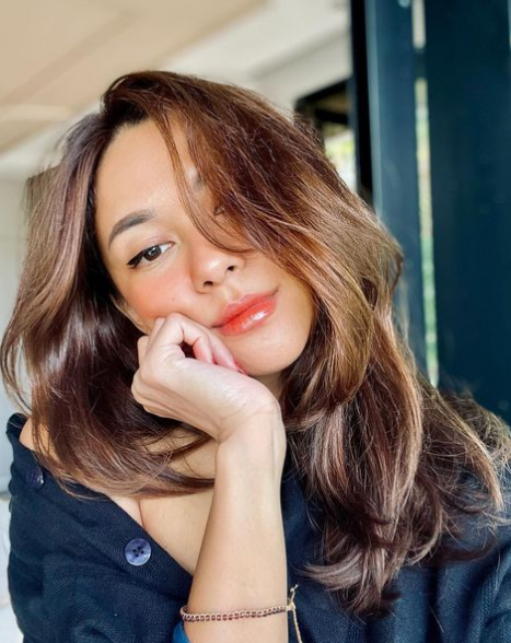 Gaya Makeup Nana Mirdad