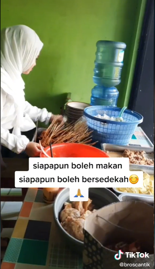 Rumah makan gratis di Blitar
