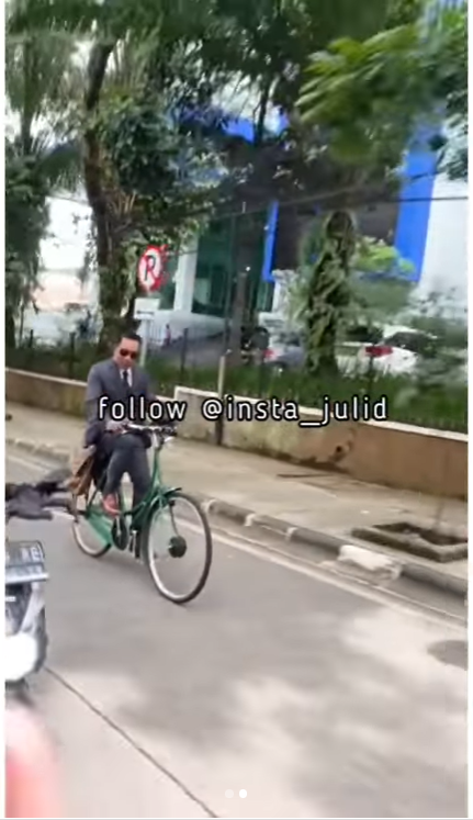 Ridwan Kamil bersepeda
