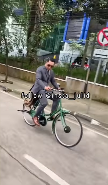Ridwan Kamil bersepeda