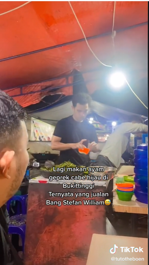 Penjual ayam geprek mirip Stefan William