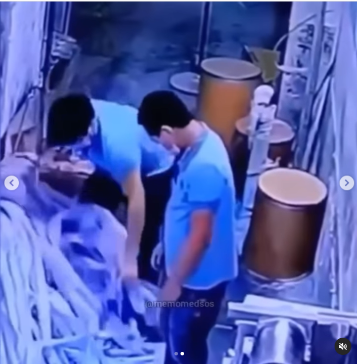 video karyawan pabrik