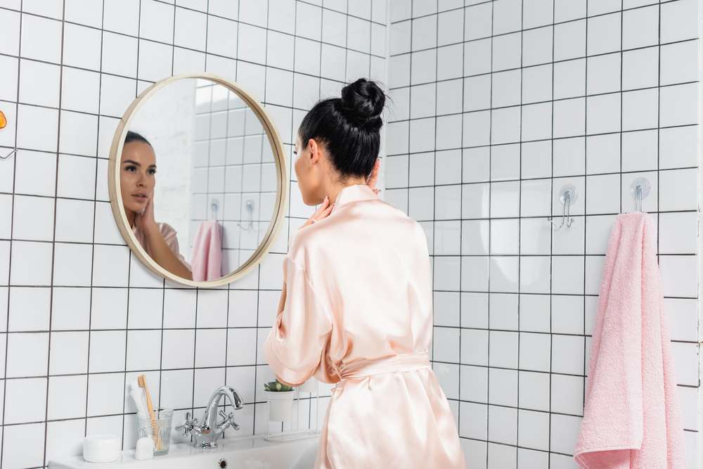 Sering Menyimpan Produk Kecantikan Ini di Kamar Mandi? Eits, Waspada Risikonya!