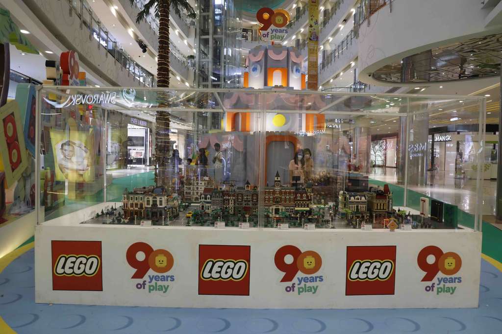 Lego 90 Years of Play