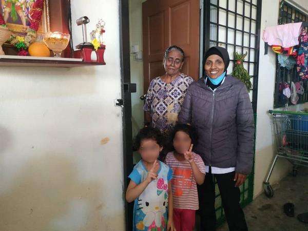 Kisah haru satpam mualaf jadi tulang punggung keluarga.