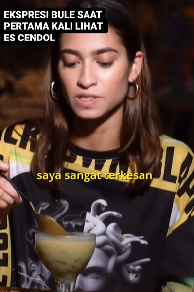 Reaksi bule minum es cendol