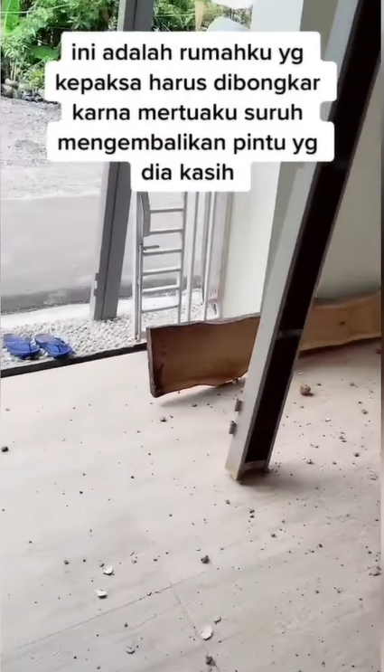 Mertua minta kembalikan pintu pemberiannya