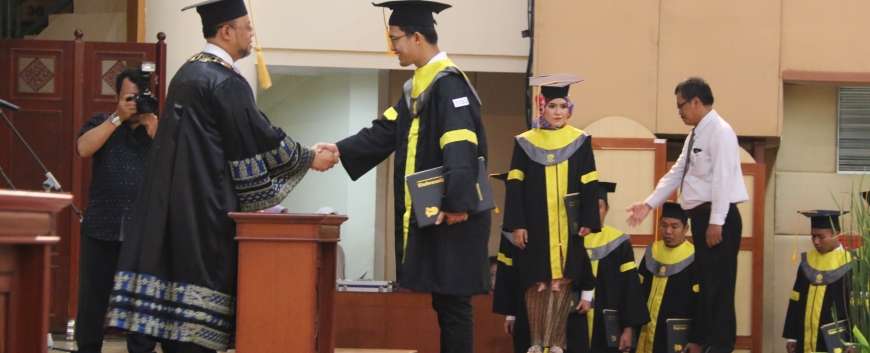 Wisuda UT Jambi