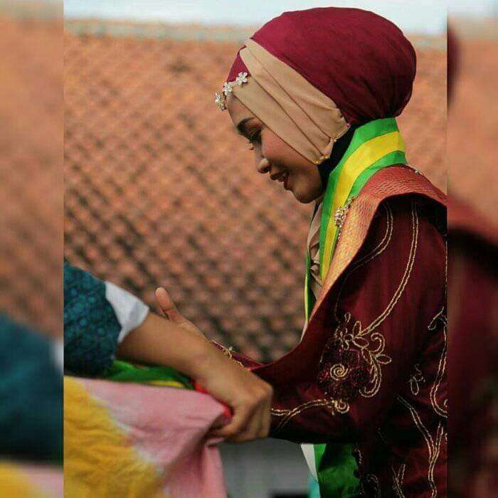 Mita Saputri saat wisuda SMA