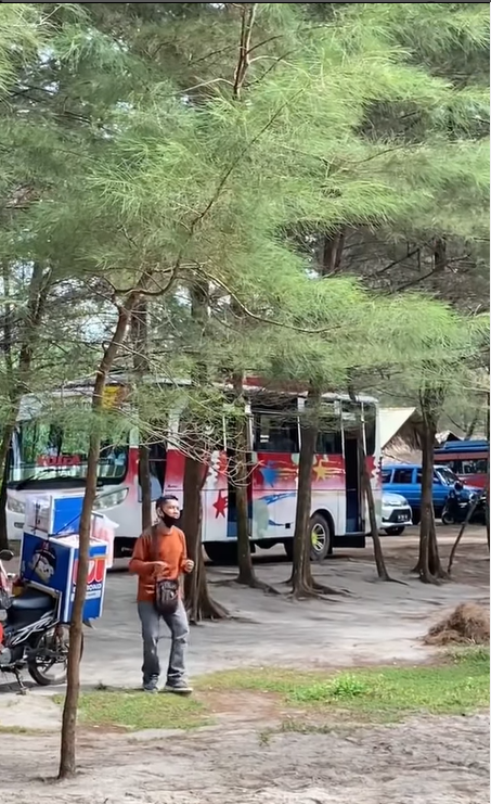 Pedagang ikut senam bareng anak TK