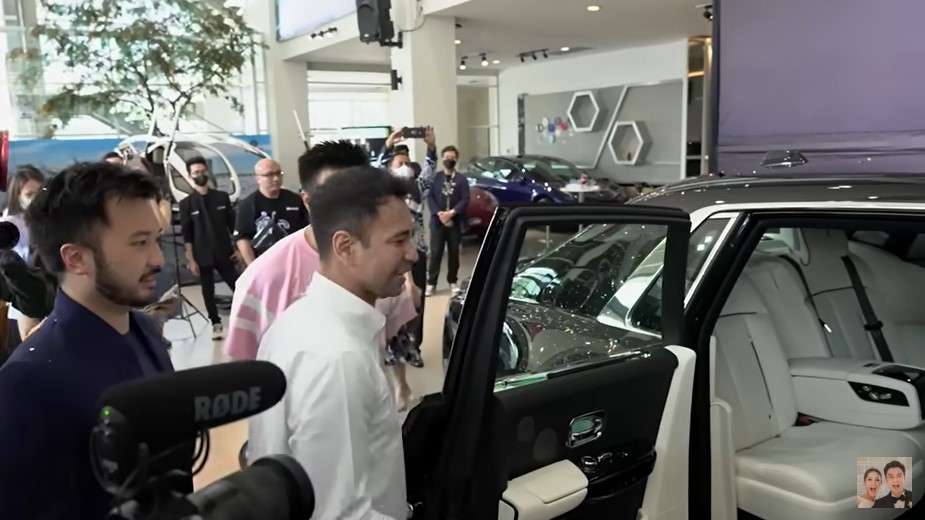 Kursi penumpang di belakang