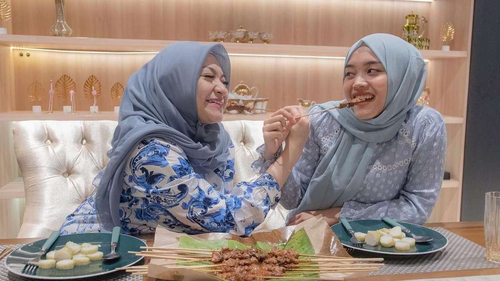 Potret kedekatan Nathalie dan Putri Delina