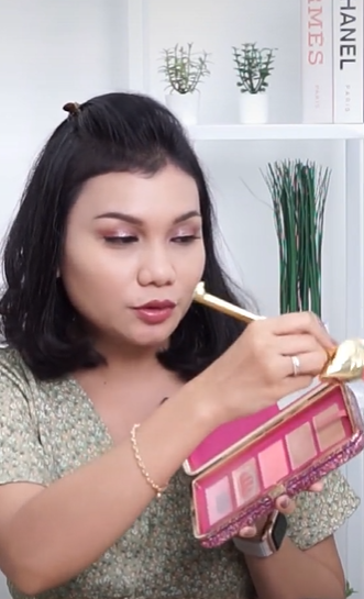 Menggunakan Blush