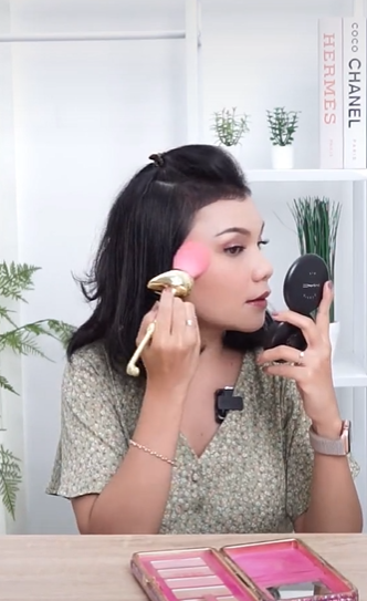 Menggunakan Blush