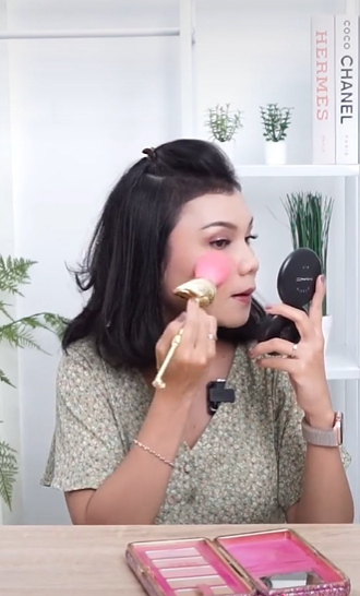 Menggunakan Blush