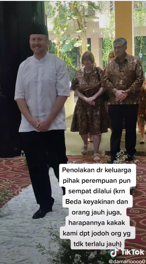 Kisah wanita dipersunting bule di usia 47 tahun