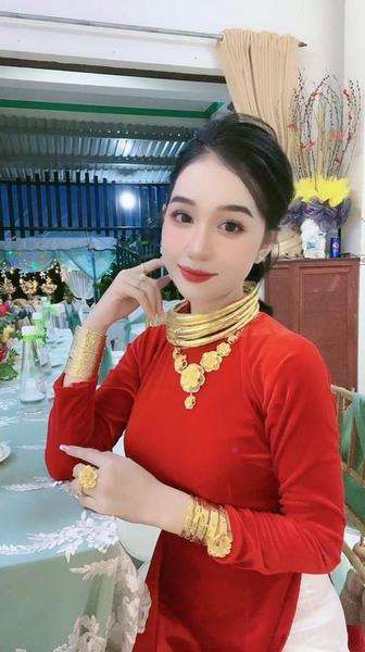 Viral pengantin wanita pakai perhiasan tumpuk-tumpuk.