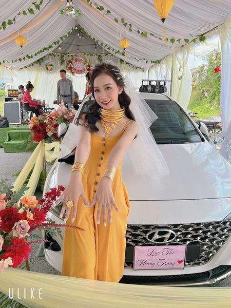 Viral pengantin wanita pakai perhiasan tumpuk-tumpuk.