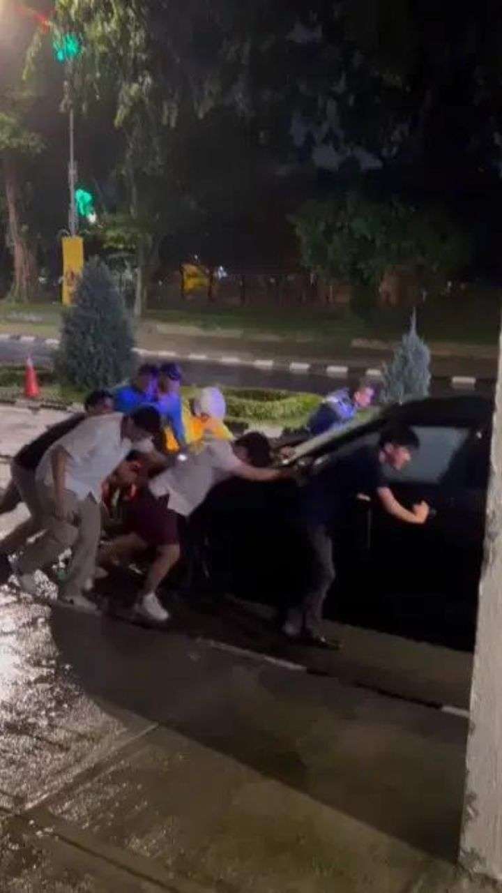 Rayakan Ulang Tahun ke-17 Naik Limusin Keliling Kota