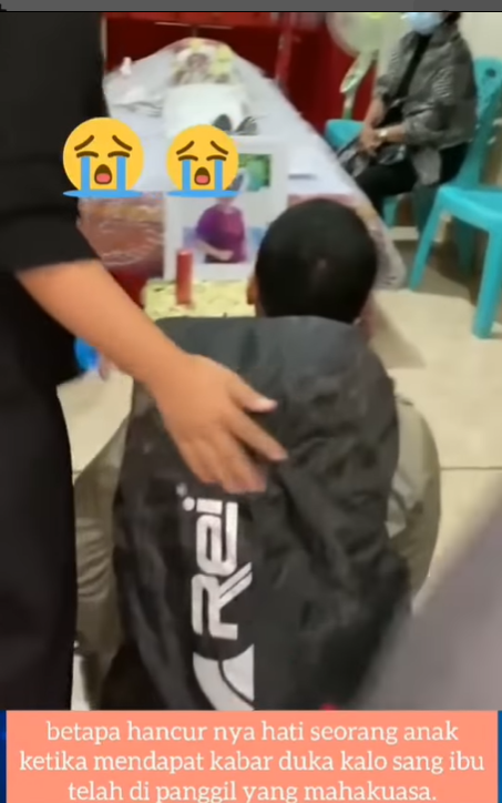 Polhut tersungkur dan menangis di depan peti ibu