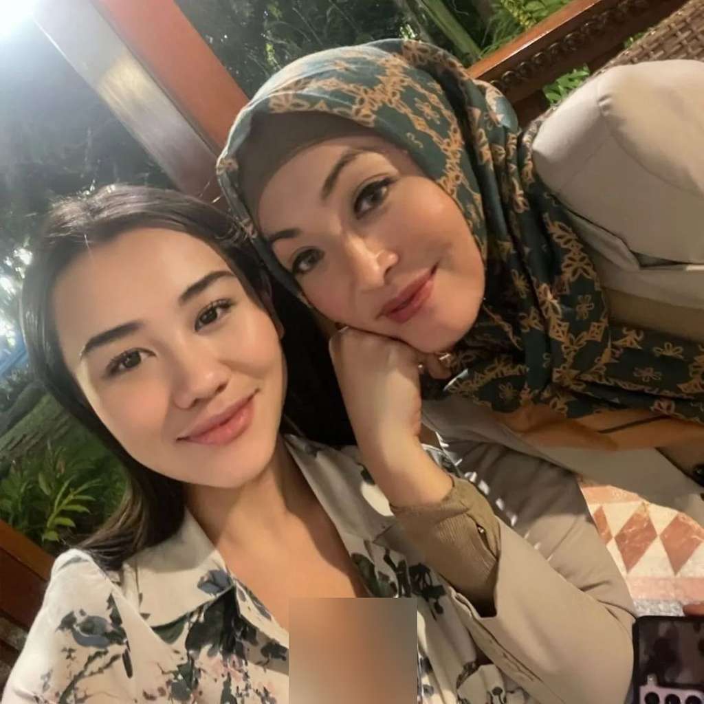 Angelina Sondakh dan Aaliyah Massaid