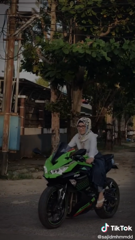 Orangtua Murid Kendarai Moge Bikin Salfok