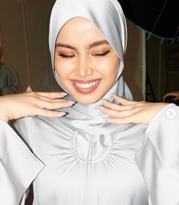 Gaya Makeup Mata Sashfir