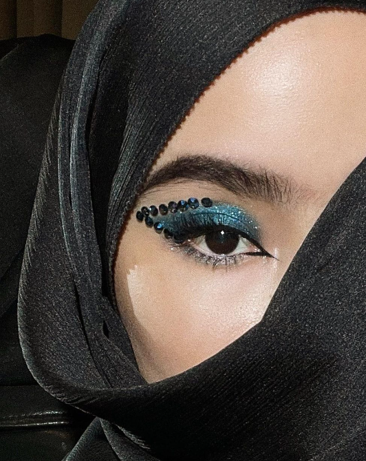Gaya Makeup Mata Sashfir