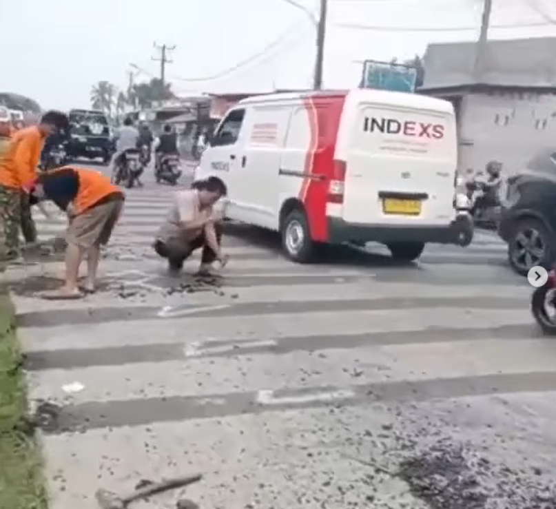 Polisi Tidur Berjejer sampai 20 Baris di Tangerang