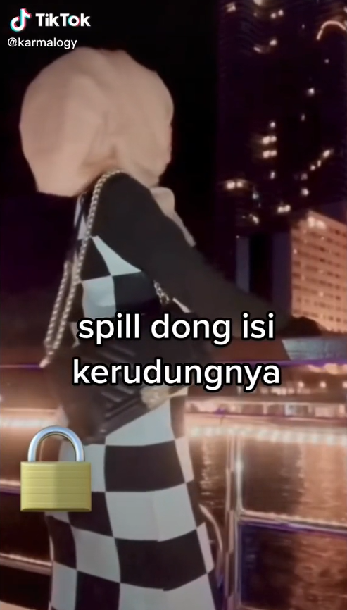 TikToker Ungkap Isi Hijab yang Tampak Besar di Belakang