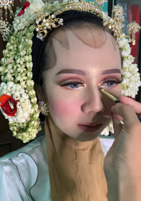 Pengantin Punya Bekas Cacar Saat Dirias
