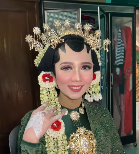 Pengantin Punya Bekas Cacar Saat Dirias