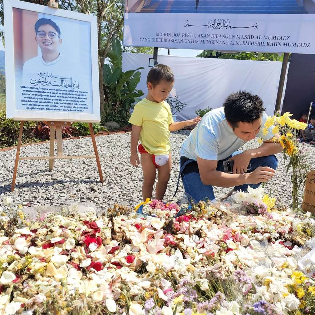 Baim ajak Kiano ziarah ke makam Eril